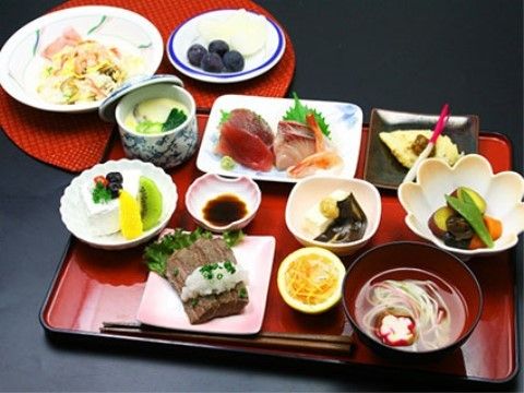 イルミーナやまとの食事。栄養バランスを考えた、美味しく季節を感じるお料理をご提供いたします。