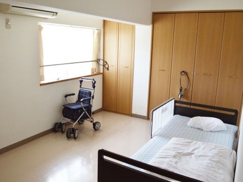 たくさんの荷物を収納できる、大きなクローゼットを完備した居室