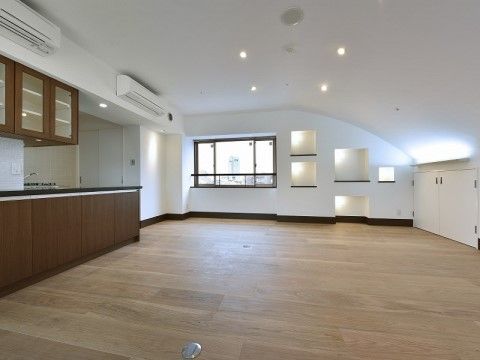 施設内には広いコミュニティフロアがあり、入居者様同士やスタッフとの交流などのイベントで楽しくお過ごしいただける。