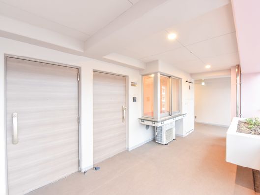 大きな引戸の玄関