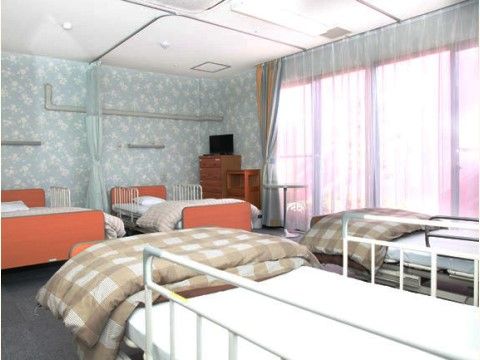 「介護付有料老人ホーム さくら本館」の居室。ご自宅のようにくつろげる。