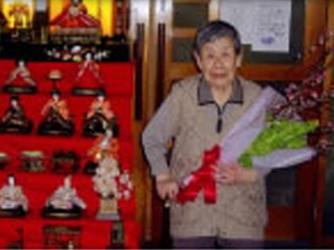 花束を持っている入居者