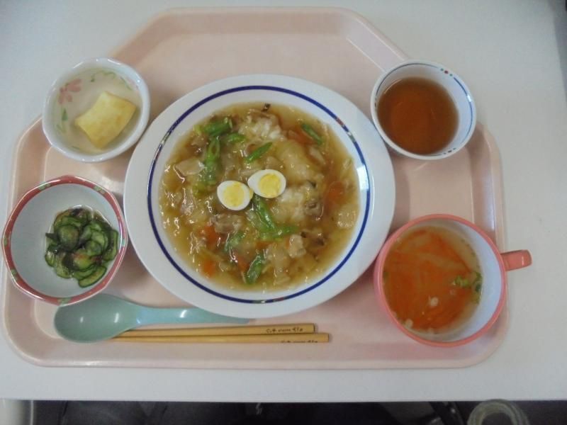 あんかけそばと、スープやおひたしのセット