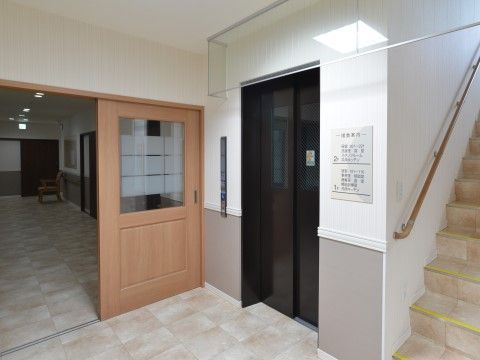 「サービス付高齢者向け住宅 ラポール那須望館」エレベーター。余裕のあるスペースです。