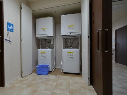 「サービス付高齢者向け住宅 ラポール那須望館」洗濯機・乾燥機。施設内にあるので、外に出向く必要はありません。