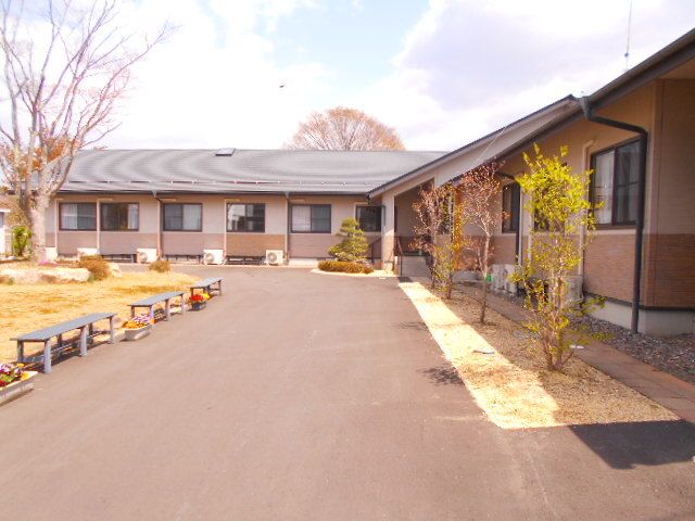 自然豊かな場所に立地し、四季折々の変化を楽しむことができる施設である。静かで落ち着いた生活を送ることができる。