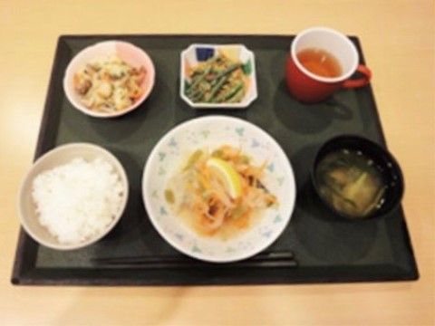 フォーユー宝塚の食事。あたたかい、できたてのお食事を毎日ご提供いたします。