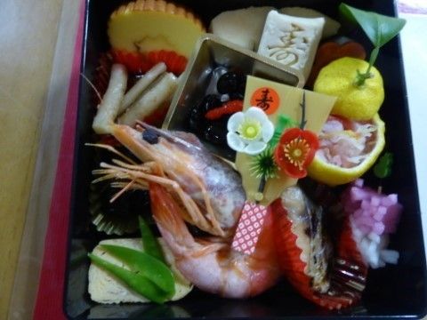 「住宅型有料老人ホーム あんしん学園前」のお食事。イベントに合わせた特別メニューを提供している。