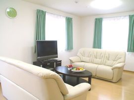 お外で過ごしているご入居者様夫婦