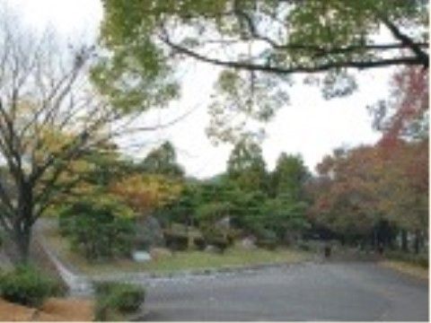 「ベストウェル兵庫」の周辺施設。中央図書館があるので、本を読みにくことも可能になっている。