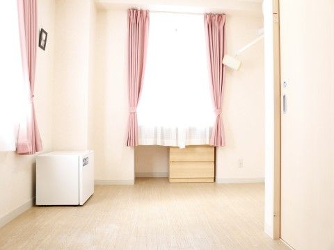 「地域密集型有料老人ホーム モナミ大田」居室内風景