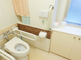 介護施設の明るいトイレ空間