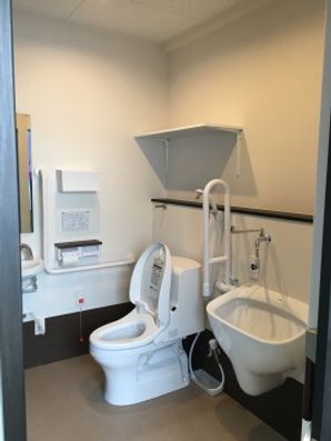 車いす対応トイレ