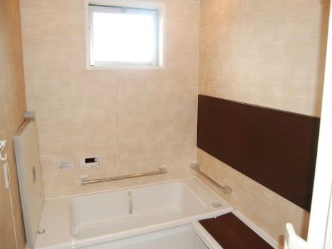 「住宅型有料老人ホーム すみれの丘」の個別浴室を完備しており、マイペースでお一人の入浴ができる。