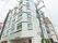 施設建物は５階建て構造のビルとなっている。１階には駐車用のスペースがあり、屋上には庭園が設けられている。