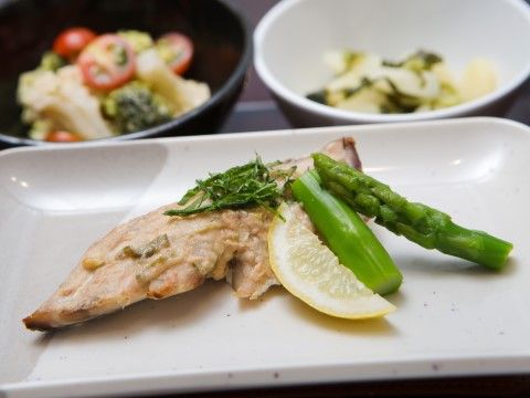 「介護付有料老人ホーム さくらの杜・千代田」のお食事２。魚のムニエルもお食事のときに出る。