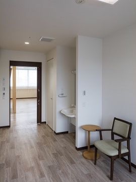 「グループホームさやか」の居室。個室部屋で、自分の環境に合わせた演出が可能になっている。