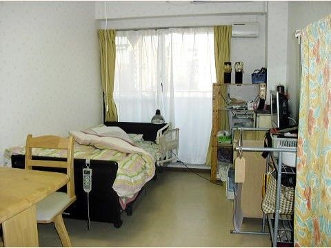 「グループホーム大久保」の居室。個人部屋なので、人が気になること無く、夜はぐっすり眠れます。