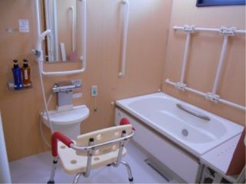 「サービス付き高齢者向け住宅 ガーデンライフ神戸西」の浴室。個別浴なので、お一人で気兼ねなく入浴ができる。