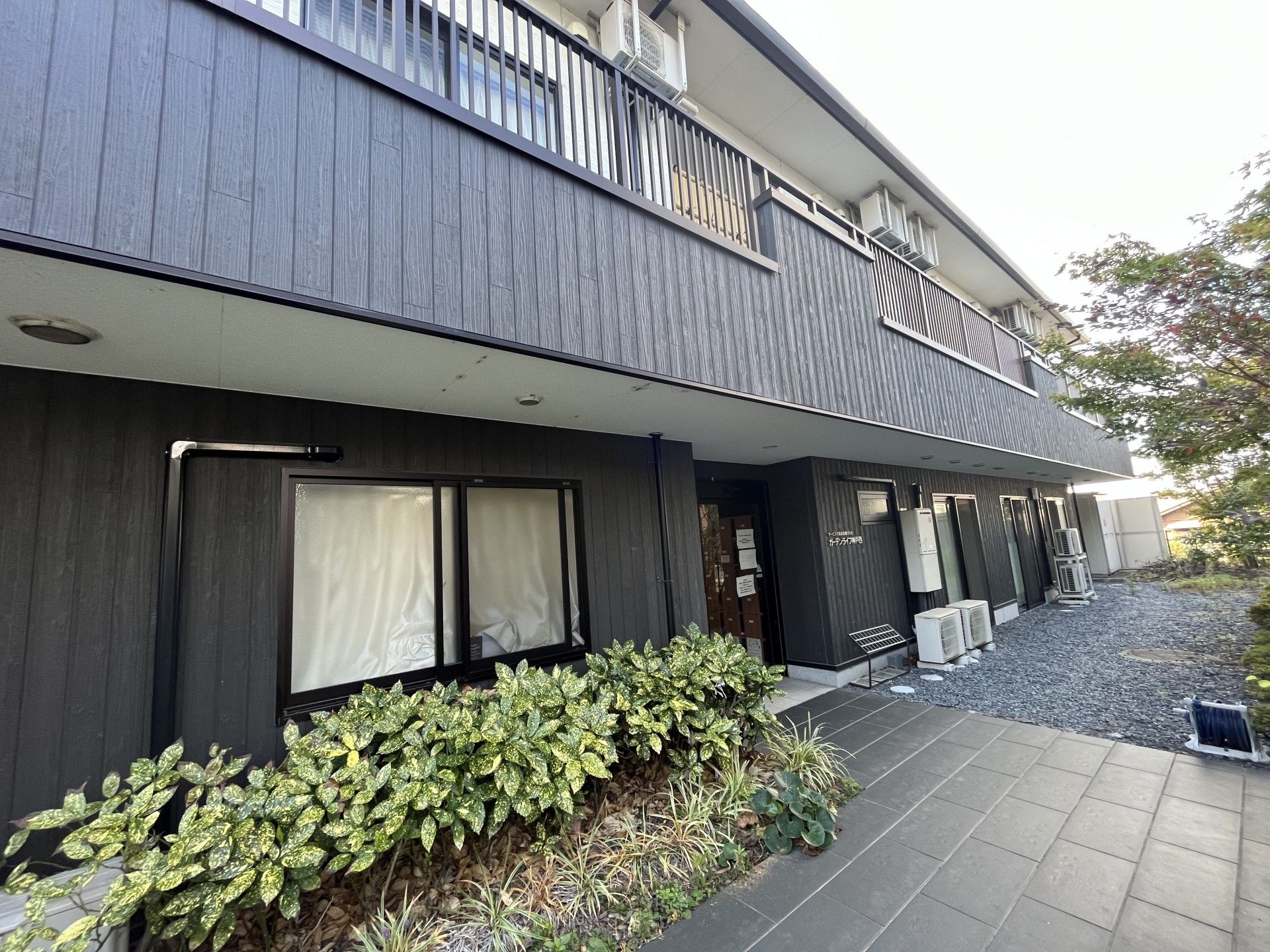入り口に傘立てがある