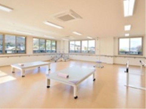 「介護付高齢者住宅 松寿園」の周辺施設。自立復帰していただく、リハビリ型施設で。身体機能回復をする。