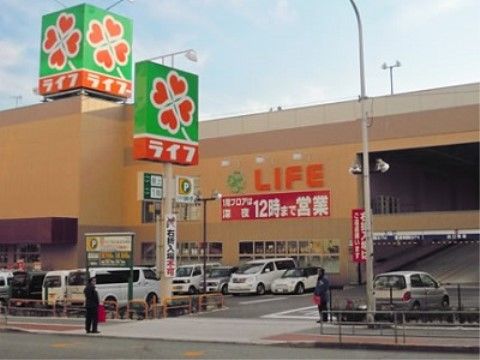 施設の徒歩圏内にはスーパーがあり、日用品をそろえることができる。品物も充実しており、入居者様はお買い物を楽しむことができる。