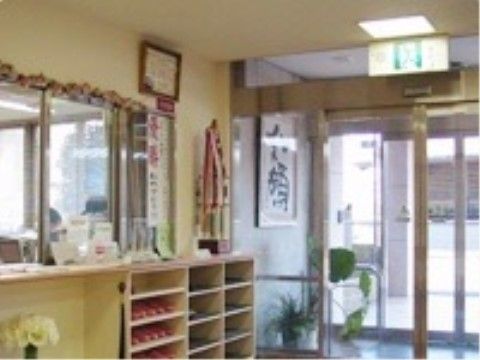 「介護付有料老人ホーム スカンセン泉佐野」のフロント。明るくお出迎えをするスタッフが常時います。