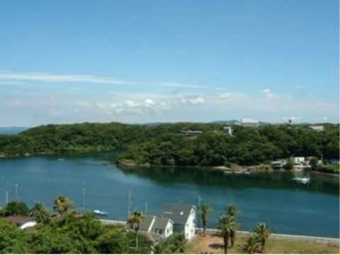 居室からも臨むことができる、施設前に広がる海の写真