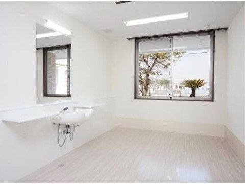 「介護付き有料老人ホーム リフレ油壺」の理美容院。施設でヘアカットができるので、外出する必要がない。