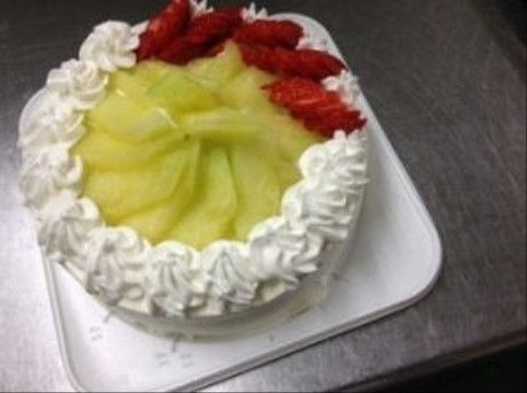 「介護付有料老人ホーム ウェル静岡」のクリスマスケーキ。行事のイベントでクリスマスケーキを食べる。