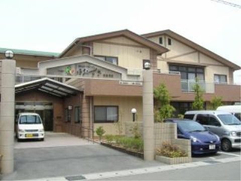 2階建てのグループホームの外観