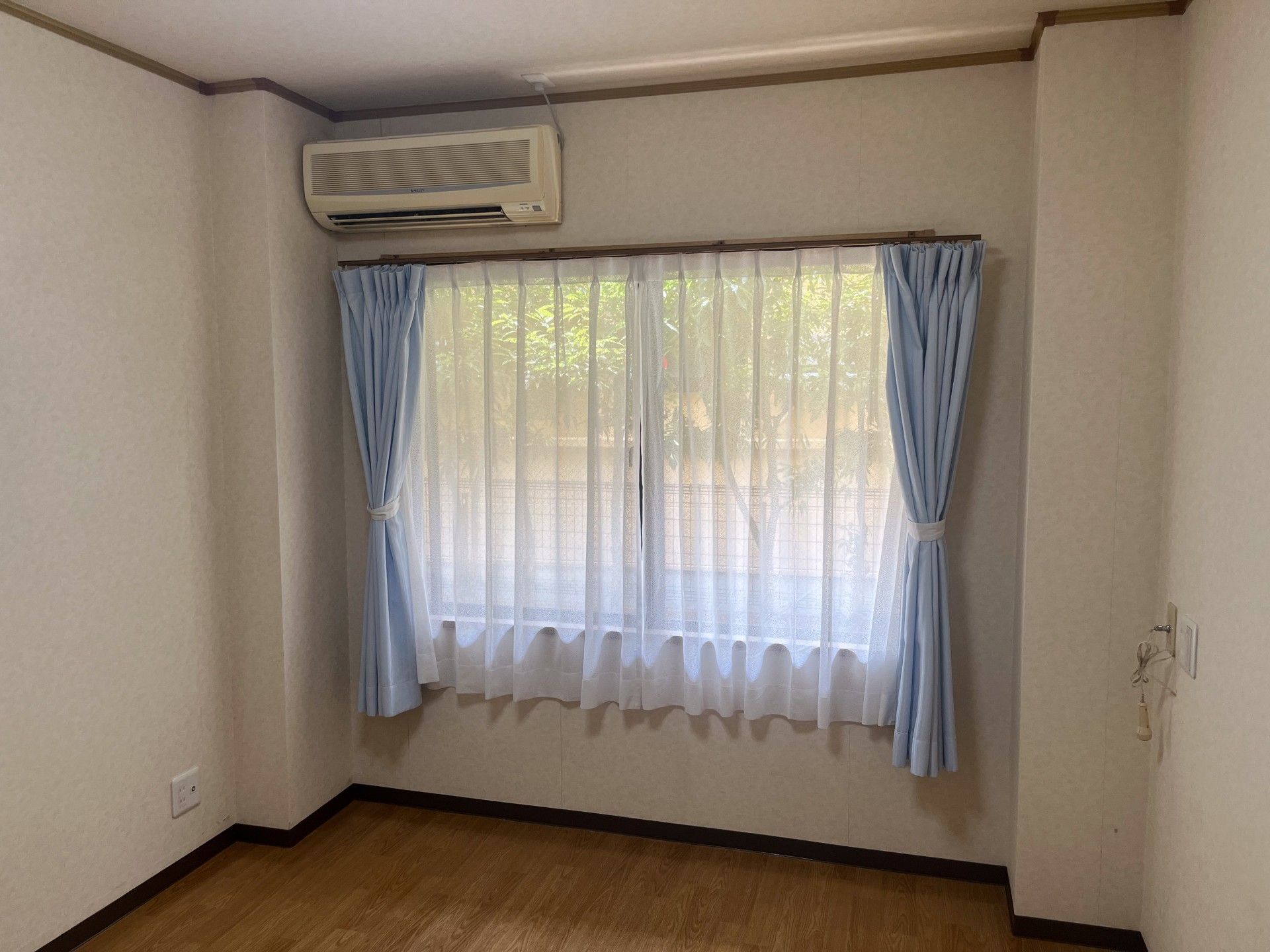 明るい個室の一角