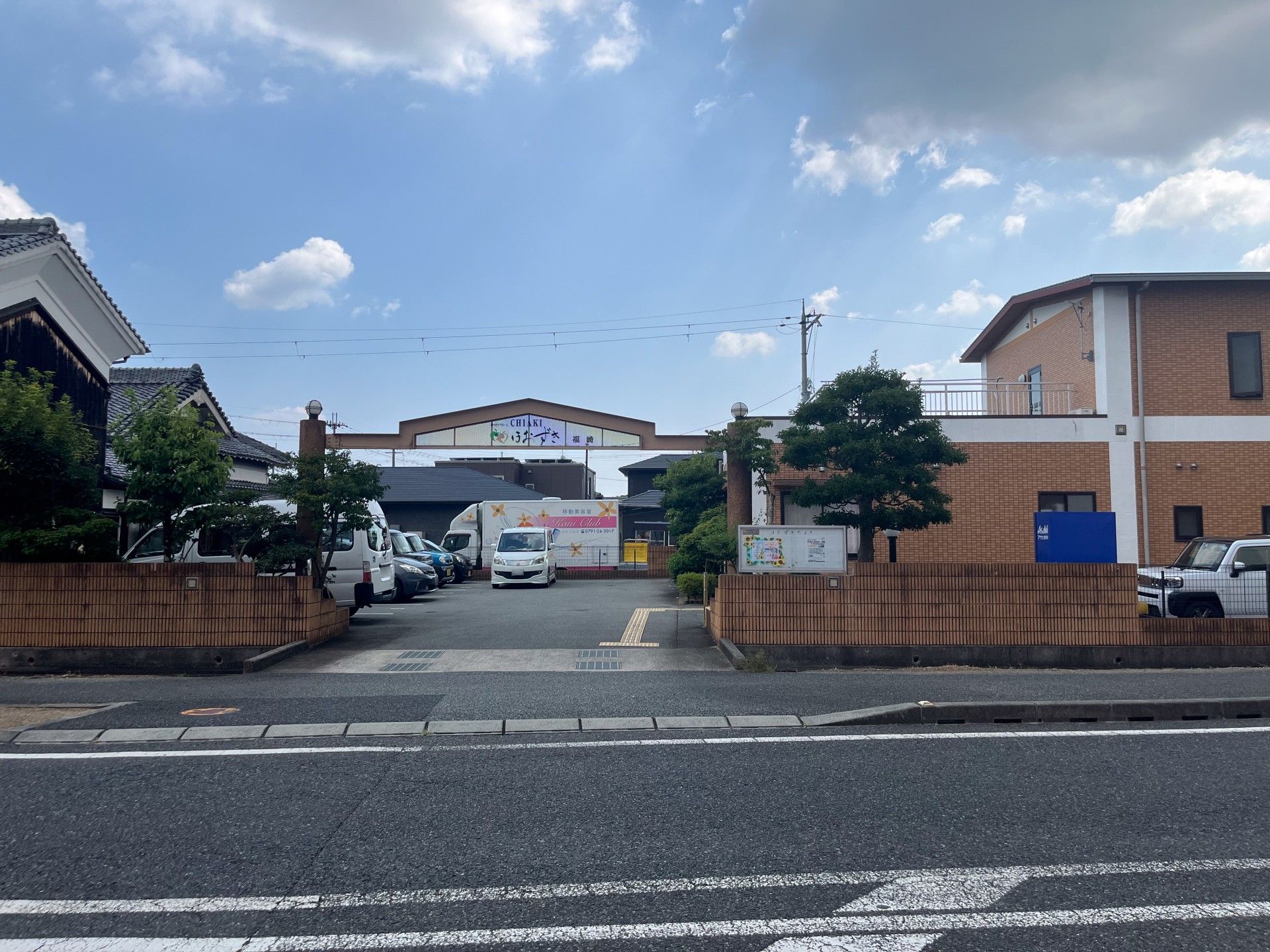 ゆったりとした施設の外観
