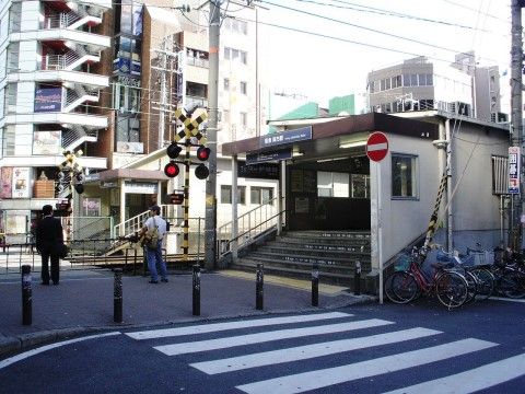 「そんぽの家 西中島」徒歩10分圏内にある阪急京都線「南方駅」の踏切です。