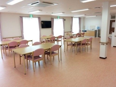 「やさしい手シニアリビングやさしえ細江」お仲間とお話を楽しんで頂けるリビングです。