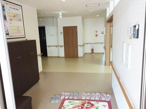 「やさしい手シニアリビングやさしえ細江」完全にフラットとなっている玄関は出入りが容易です。