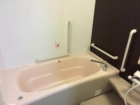 「やさしい手シニアリビングやさしえ細江」浴室は個浴ですので、ゆったりとおくつろぎいただけます。