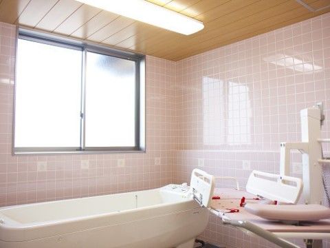 「やさしい手シニアリビングやさしえ高丘」介護浴槽のある部屋は日当たりが良い