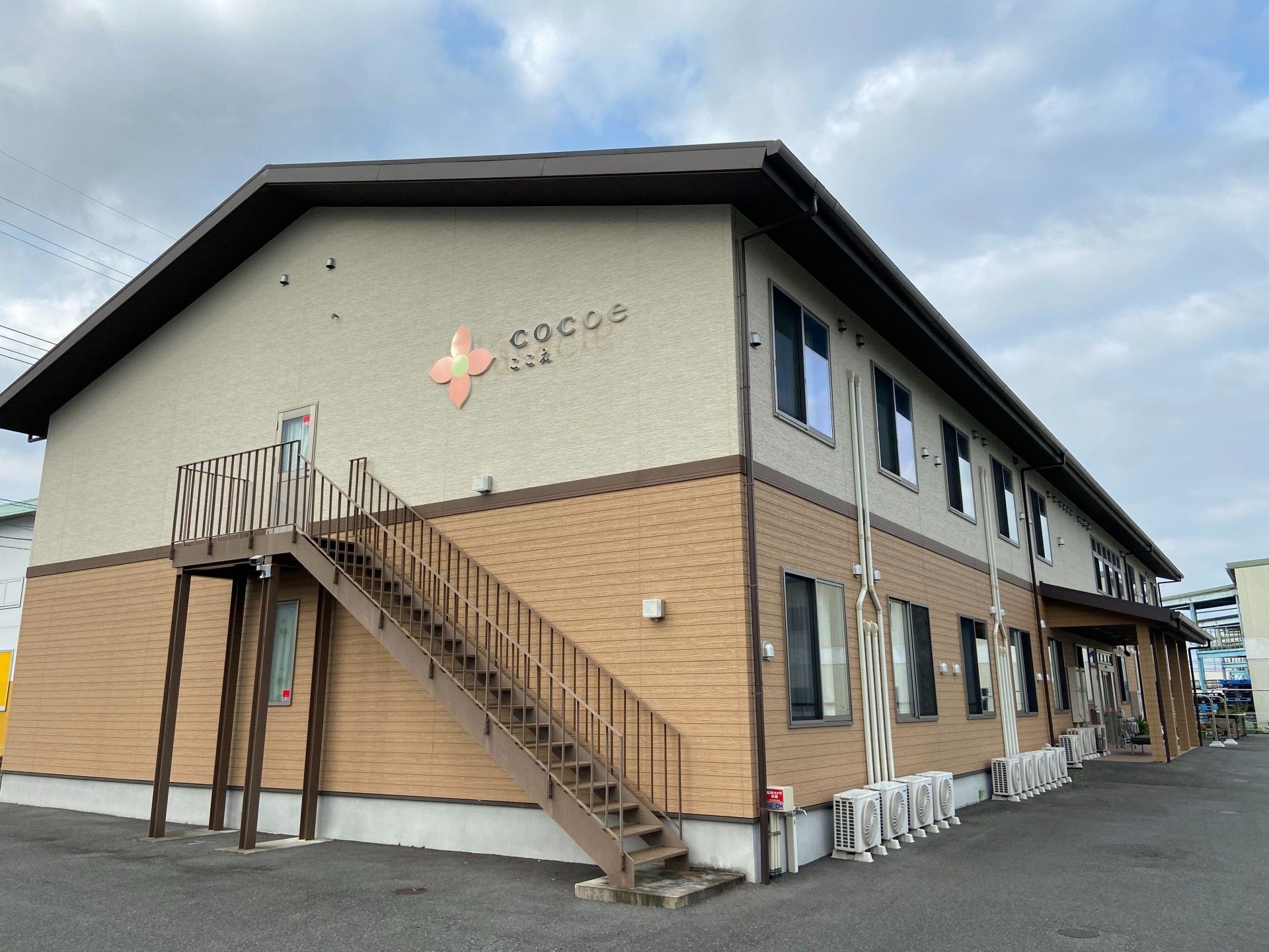 外観の階段と建物