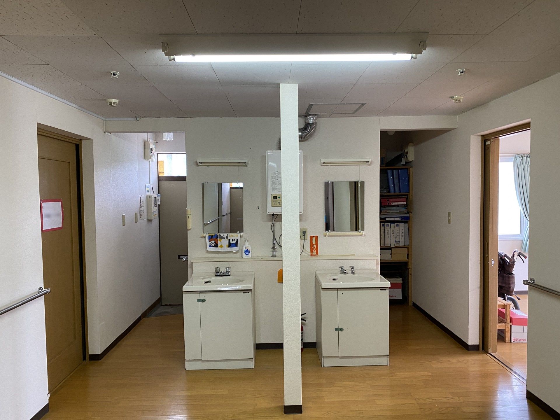 清潔な洗面所の一角