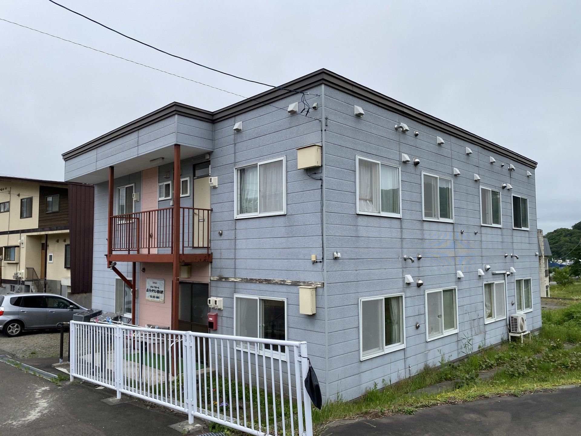静かな住宅街の建物