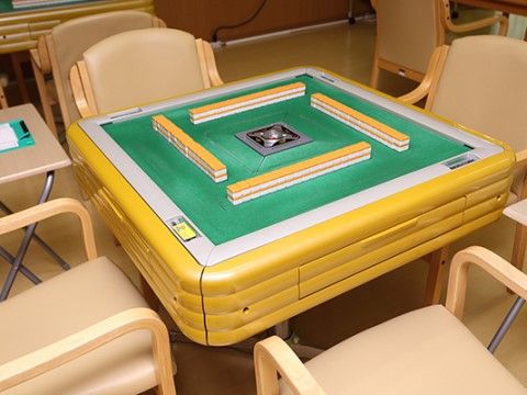 ご入居者様どなたでもご利用いただける娯楽室に設置された麻雀設備