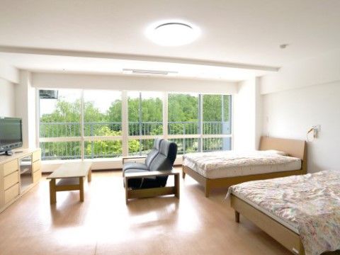 入居者様の個室はいろいろなタイプが用意されている。シングルだけでなく、2人で使用するタイプもあり、自分にあったタイプを選択できる。