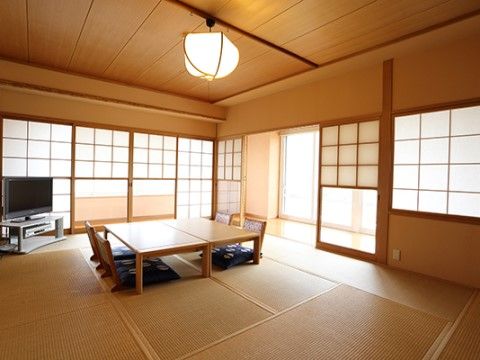 ラウンジは和室となっており、静かに心休める場所となっている。風流を楽しみながら入居者様同志で談笑もできる。
