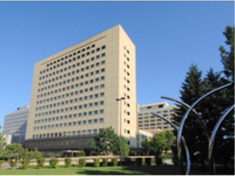 施設からすぐの場所には、医療機関も建っている。緊急を要する場合にもすぐ利用できるのでとても安心できる。