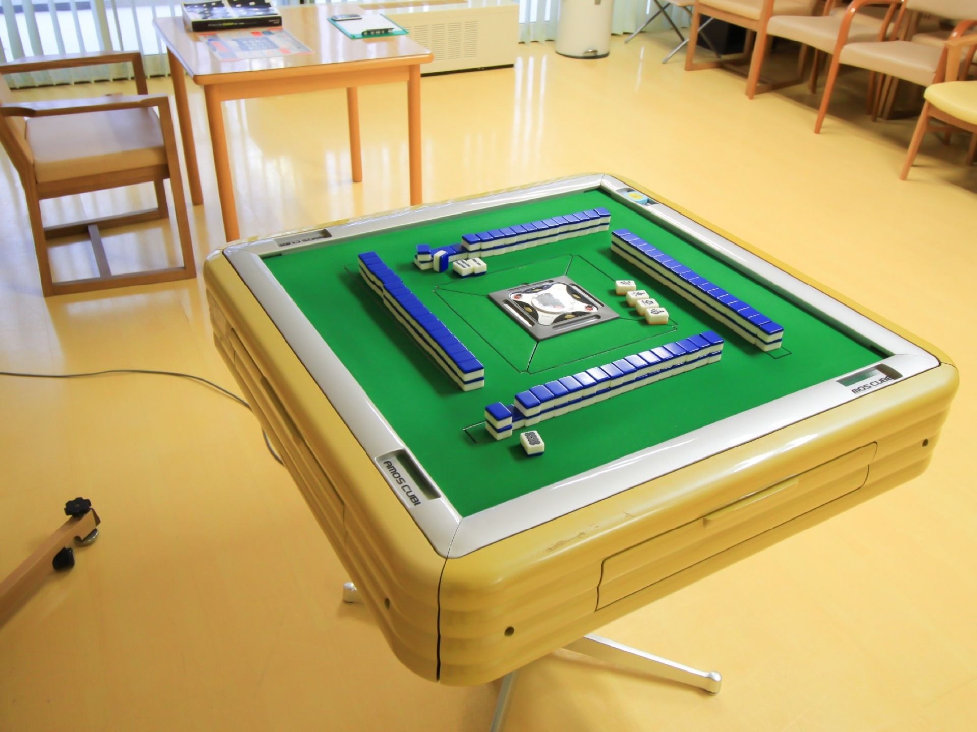 娯楽室では、麻雀もお楽しみいただける。レクリエーションを通じ、気分転換や入居者様同士の交流も促進される。
