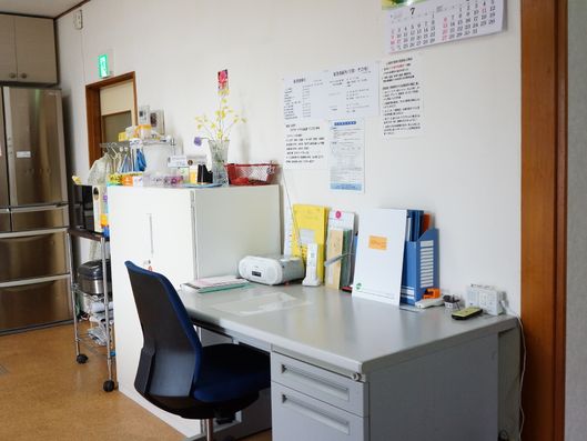 食堂にあるデスク