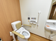 介護施設内の清潔なトイレ空間