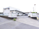 外観と駐車場の様子