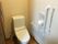 サービス付き高齢者向け住宅　南風館のトイレ。ウォッシュレットタイプのトイレで壁には手すりを完備している。
